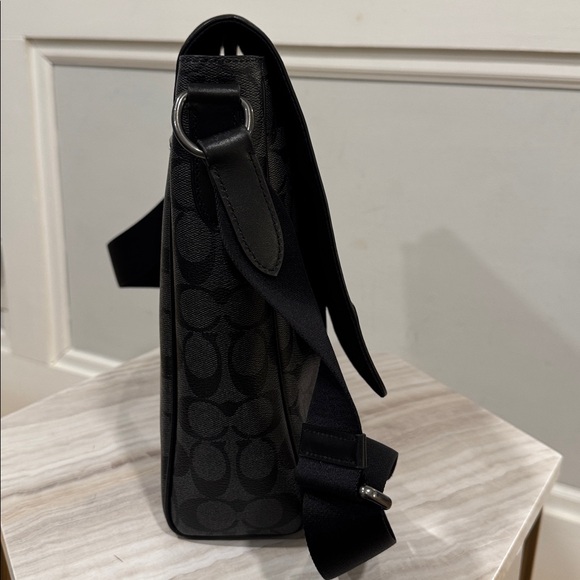 Coach Bag Signature Messenger Flap Crossbody - Picture 8 of 17